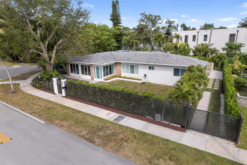 3 bedroom SingleFamilyResidence at 1001 NE 86th St, 8 53 42 Davis Harbor Resub, Miami — photo 2