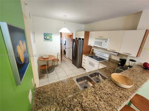 18100 N Bay Rd Ph7, Sunny Isles Beach FL - photo 9 of 28