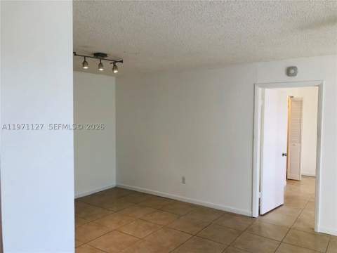 8260 SW 210th St 210, Cutler Bay FL - photo 6 of 23