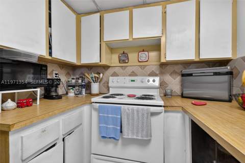 9678 Fontainebleau Blvd 410, Miami FL - photo 13 of 35
