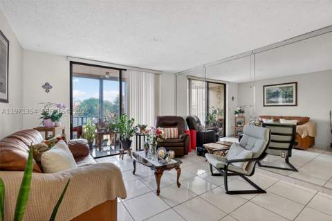 9678 Fontainebleau Blvd 410, Miami FL - photo 9 of 35