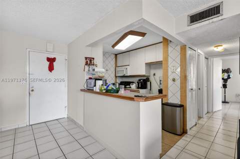 9678 Fontainebleau Blvd 411, Miami FL - photo 11 of 33