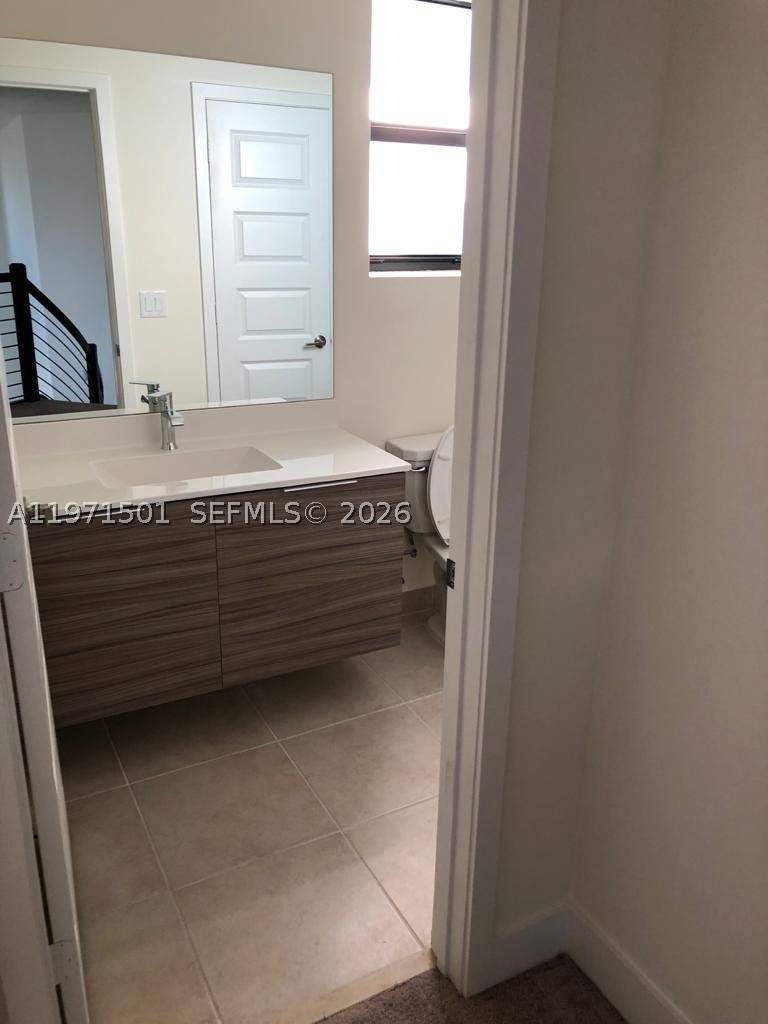 4 bedroom SingleFamilyResidence at 16045 NW 87th Ct, Dunnwoody Lake, Miami Lakes — photo 2