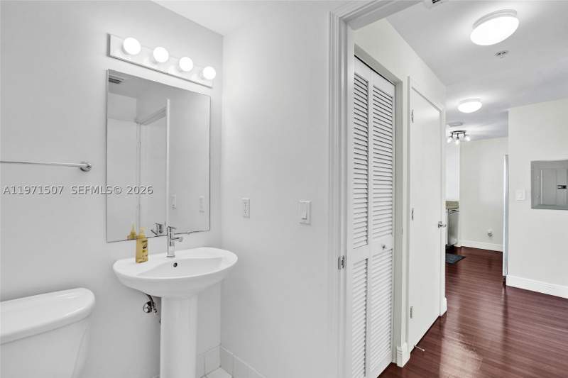 1 bedroom Condominium at 601 NE 36th St 1908, Blue Condo, Miami — photo 5
