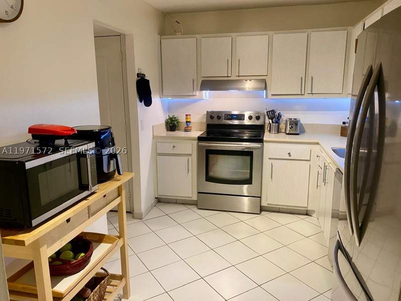 2 bedroom Condominium at 100 Bayview Dr 516, Arlen House East Condo, Sunny Isles Beach — photo 4