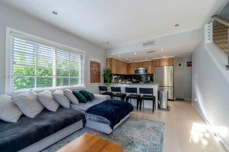 2 bedroom Townhouse at 1061 Michigan Ave 4, Casa 40 Condo, Miami Beach — photo 4
