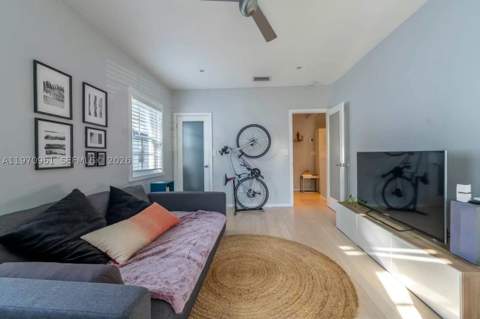 1061 Michigan Ave 4, Miami Beach FL - photo 6 of 22
