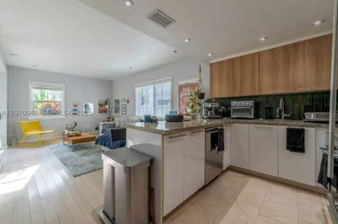 1061 Michigan Ave 4, Miami Beach FL - photo 9 of 22