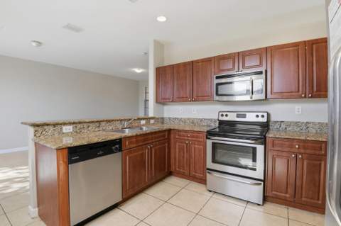457 SE 37th Place 457, Homestead FL - photo 9 of 33