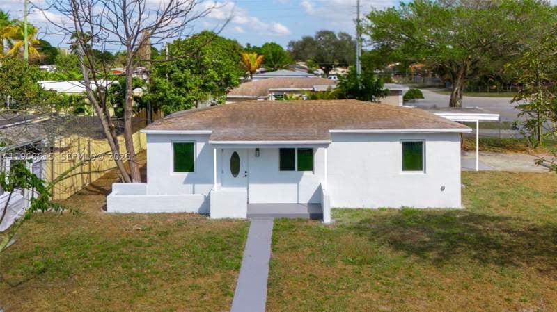 4 bedroom SingleFamilyResidence at 1735 NW 126th St, Randall Park, Miami — photo 2