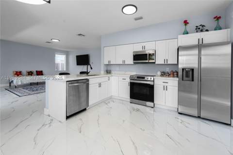 972 NE 36th Ave, Homestead FL - photo 10 of 42