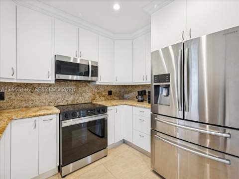 6891 SW 26th Ter, Miami FL - photo 8 of 32