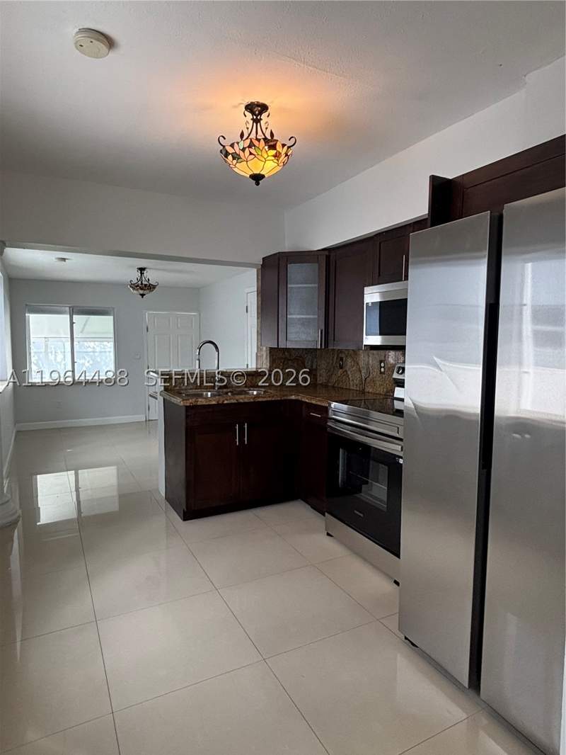 3 bedroom SingleFamilyResidence at 6823 SW 25th St, Central Manor Sec 1, Miami — photo 2