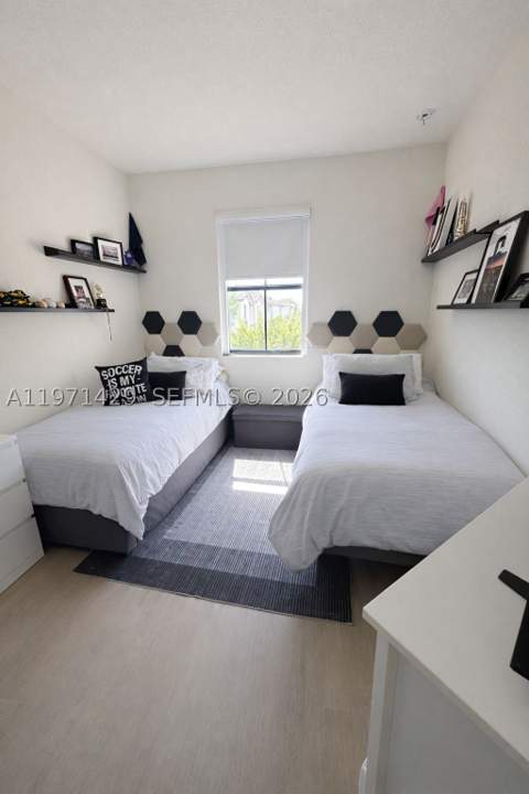10255 NW 89th Ter, Doral FL - photo 17 of 32