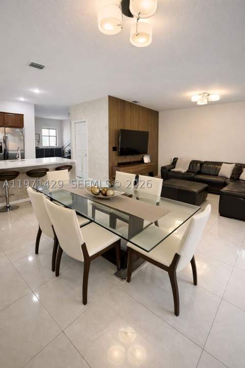 10255 NW 89th Ter, Doral FL - photo 7 of 32