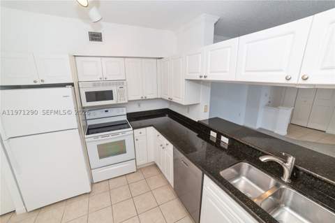 17150 N Bay Rd 2911, Sunny Isles Beach FL - photo 9 of 48