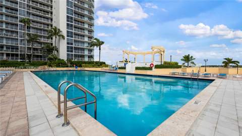 7601 E Treasure Dr 1011, North Bay Village FL - photo 21 of 44