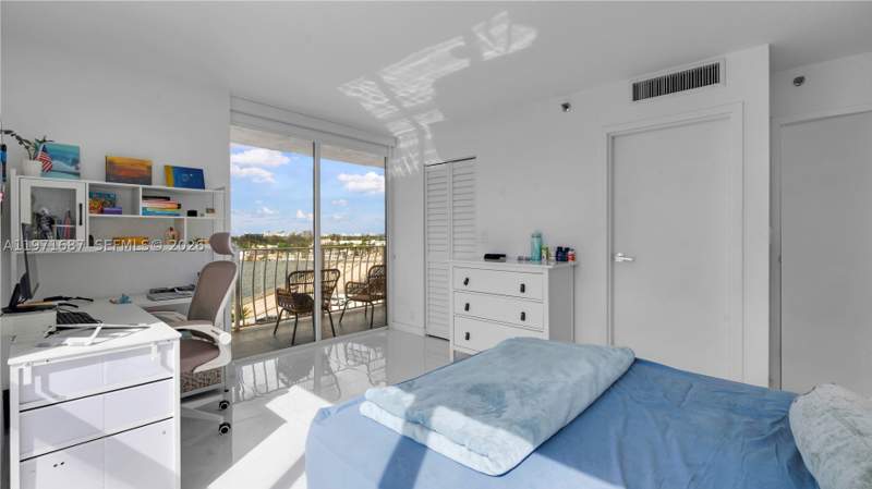 2 bedroom Condominium at 7601 E Treasure Dr 1011, The Grandview Palace Cond, North Bay Village — photo 4