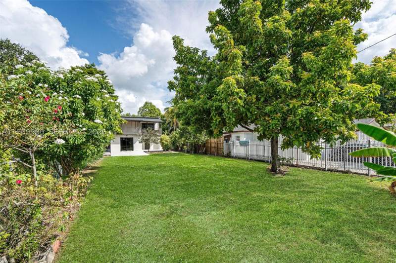 5 bedroom SingleFamilyResidence at 1523 NW 38th St, Allapattah View, Miami — photo 3