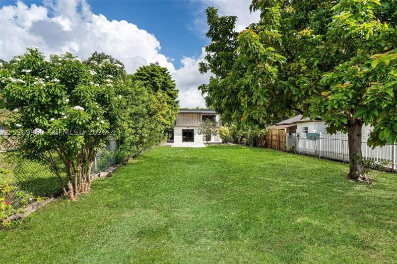 5 bedroom SingleFamilyResidence at 1523 NW 38th St, Allapattah View, Miami — photo 4