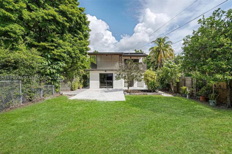 5 bedroom SingleFamilyResidence at 1523 NW 38th St, Allapattah View, Miami — photo 5