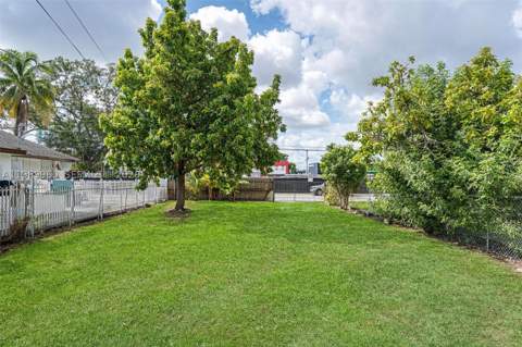 1523 NW 38th St, Miami FL - photo 8 of 61