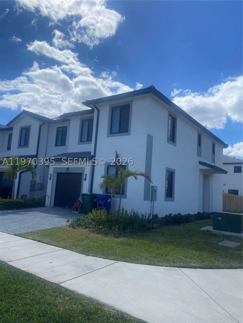 4 bedroom Townhouse at 34430 SW 190th Ave, Century Park Square, Homestead — photo 2