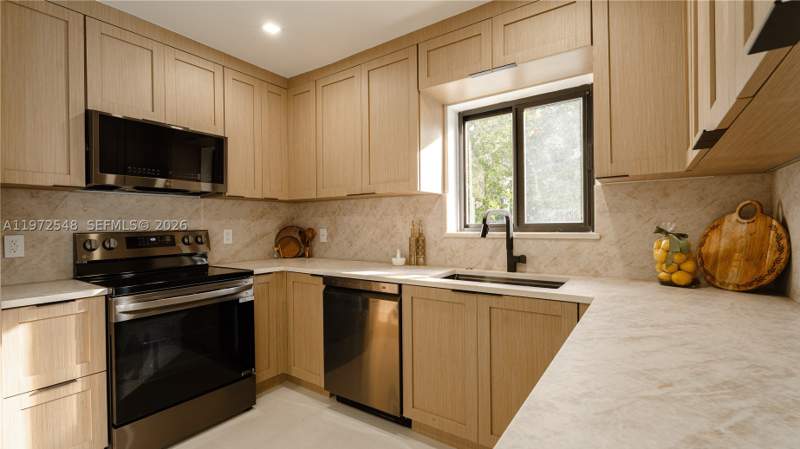 4 bedroom SingleFamilyResidence at 1221 Biarritz Dr, Oceanside Sec Isle Of Nor, Miami Beach — photo 5