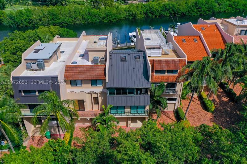 4 bedroom Townhouse at 5990 Paradise Point Dr, Royal Harbour Yacht Club, Palmetto Bay — photo 3