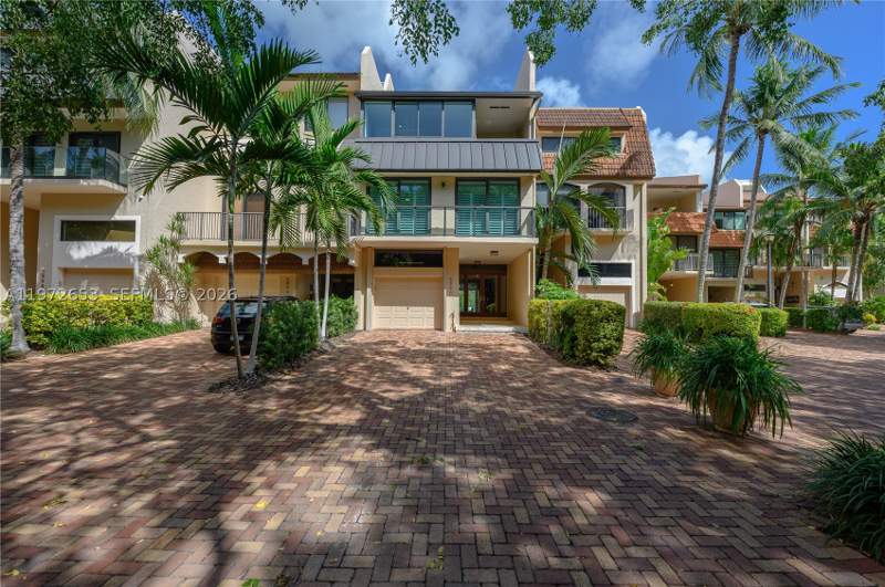 4 bedroom Townhouse at 5990 Paradise Point Dr, Royal Harbour Yacht Club, Palmetto Bay — photo 4