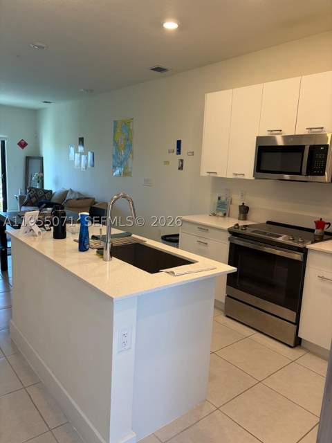 8001 NW 41st St F-310, Doral FL - photo 6 of 10