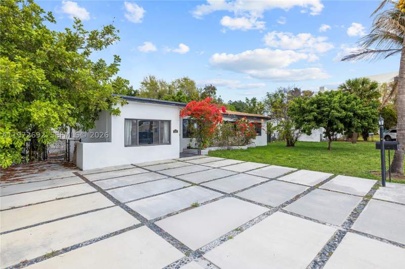2 bedroom SingleFamilyResidence at 2421 NE 187th St, Bess Miller Sub, Miami — photo 4