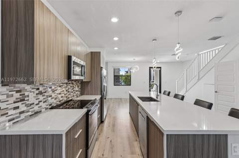 10455 NW 82nd St 4, Doral FL - photo 13 of 63