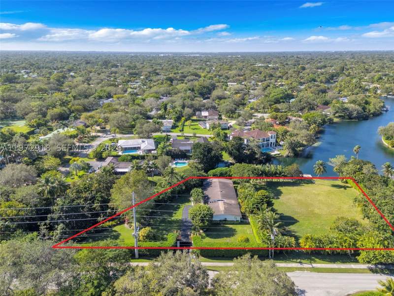 4 bedroom SingleFamilyResidence at 12950 SW 67th Ave, Rock Lake, Pinecrest — photo 2