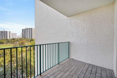20000 E Country Club Dr 714, Aventura FL - photo 20 of 50