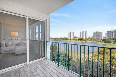 20000 E Country Club Dr 714, Aventura FL - photo 21 of 50