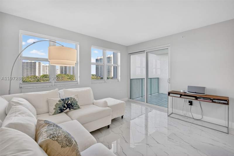 2 bedroom Condominium at 20000 E Country Club Dr 714, Turnberry Vlg No Tower Co, Aventura — photo 3