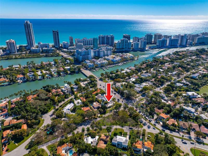3 bedroom SingleFamilyResidence at 6311 La Gorce Dr, Beach View Addn, Miami Beach — photo 2