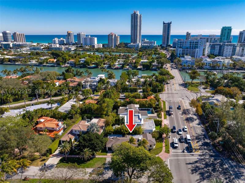 3 bedroom SingleFamilyResidence at 6311 La Gorce Dr, Beach View Addn, Miami Beach — photo 3