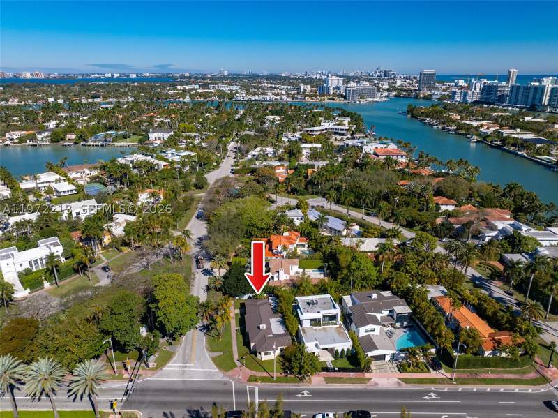 3 bedroom SingleFamilyResidence at 6311 La Gorce Dr, Beach View Addn, Miami Beach — photo 5