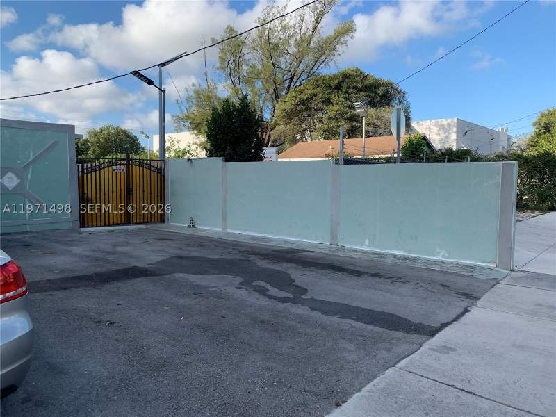 3 bedroom SingleFamilyResidence at 3560 NW 35th St, Melrose Heights 5th Sec, Miami — photo 2