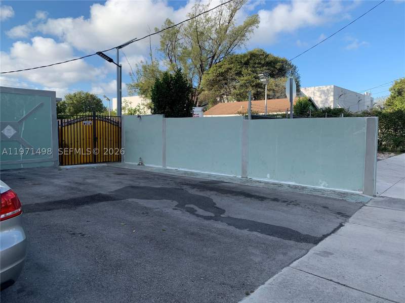 3 bedroom SingleFamilyResidence at 3560 NW 35th St, Melrose Heights 5th Sec, Miami — photo 3