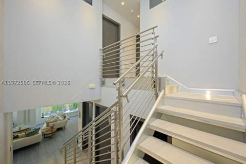 1615 Diplomat Dr, Miami FL - photo 19 of 27
