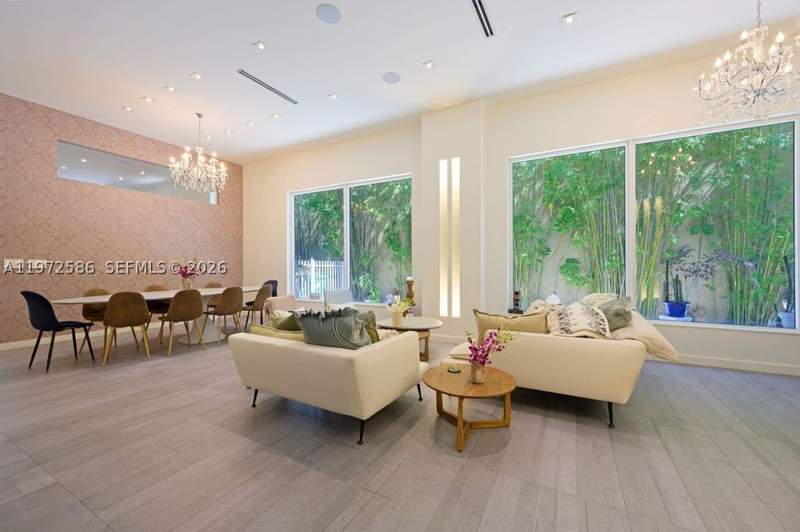5 bedroom SingleFamilyResidence at 1615 Diplomat Dr, Presidential Estates Sub, Miami — photo 2