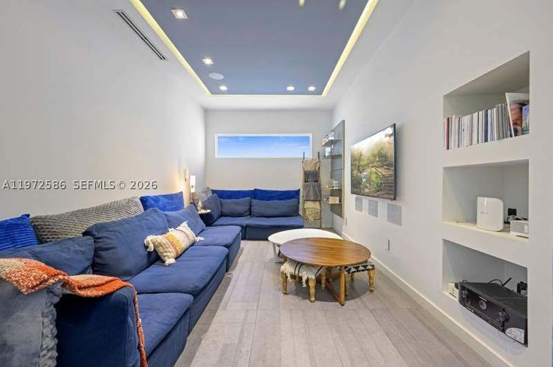 5 bedroom SingleFamilyResidence at 1615 Diplomat Dr, Presidential Estates Sub, Miami — photo 5