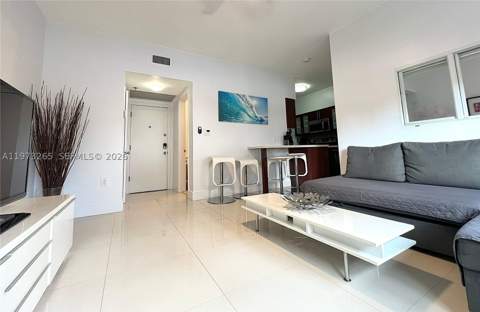 1100 Collins Ave 303, Miami Beach FL - photo 10 of 26