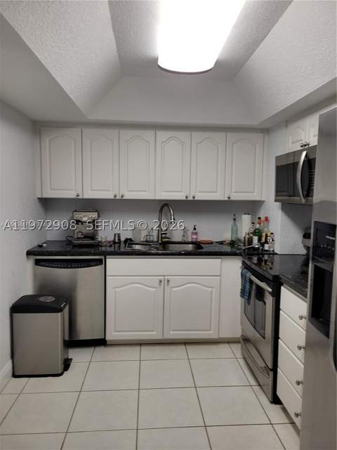 2655 Collins Ave 1404, Miami Beach FL - photo 15 of 45