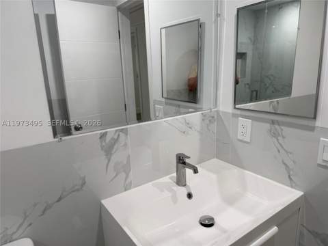 926 Michigan Ave 12, Miami Beach FL - photo 9 of 14