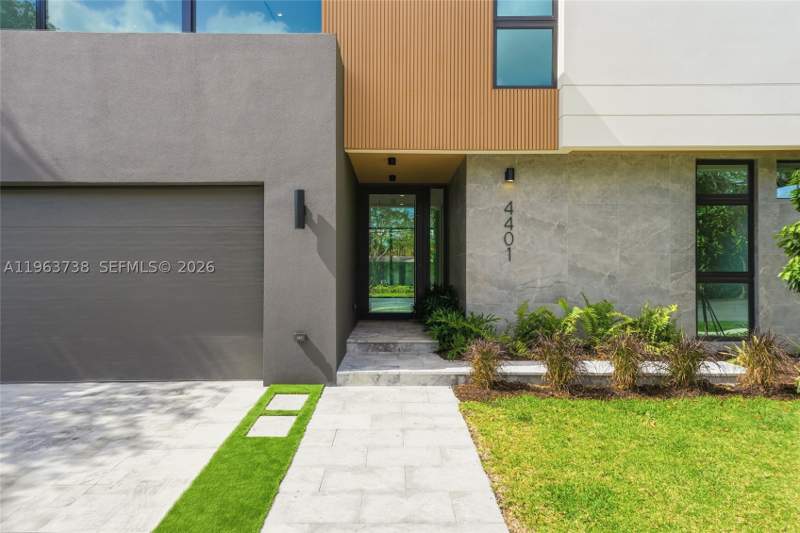 4 bedroom SingleFamilyResidence at 4401 SW 14th St, Busch Sub, Miami — photo 4
