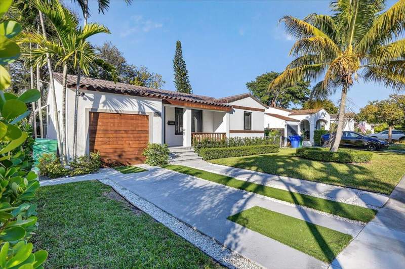 2 bedroom SingleFamilyResidence at 2601 SW 26th Lane, Silver Bluff Est Sec C, Miami — photo 2